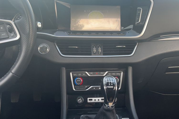 Used Zotye T600 Coupe 2017 1.5T Manual Luxury Model Interior 5
