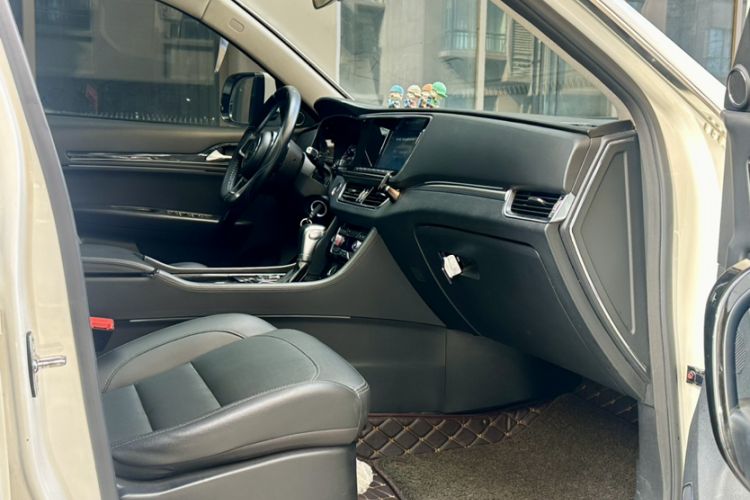 Used Zotye T600 Coupe 2017 1.5T Automatic Luxury Model Interior 7
