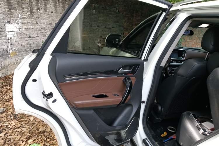 Used Zotye T600 Coupe 2017 1.5T Automatic Luxury Model Interior 8
