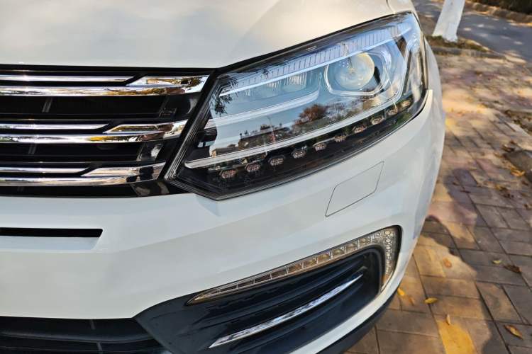 Used Zotye T600 Coupe 2017 1.5T Automatic Luxury Model Left Front Headlight
