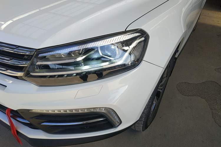 Used Zotye T600 Coupe 2017 1.5T Automatic Luxury Model Left Front Headlight