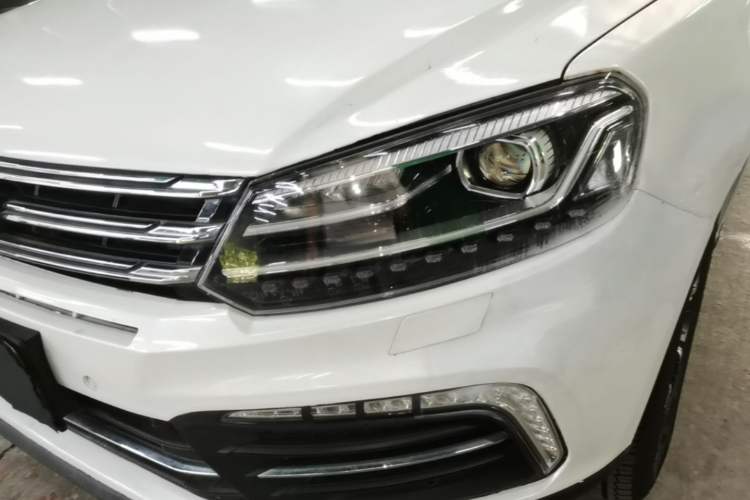 Used Zotye T600 Coupe 2017 1.8T Automatic Prestige Model Left Front Headlight