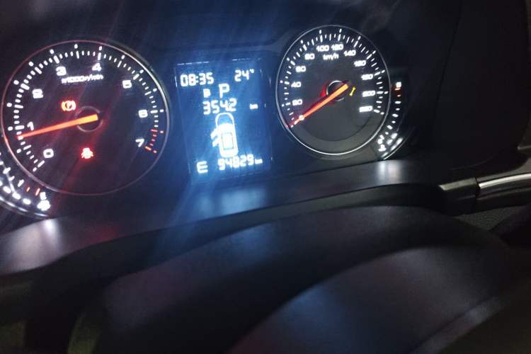 Used Zotye T600 Coupe 2017 1.5T Automatic Luxury Model Odometer Close Up