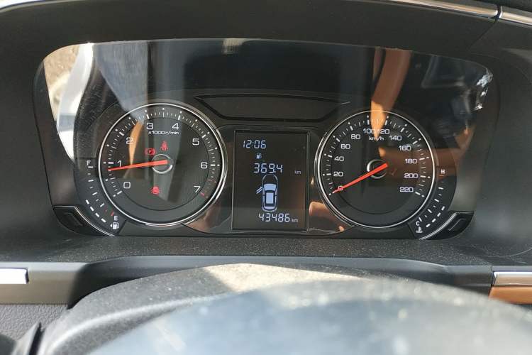 Used Zotye T600 Coupe 2017 1.5T Manual Luxury Model Odometer Close Up