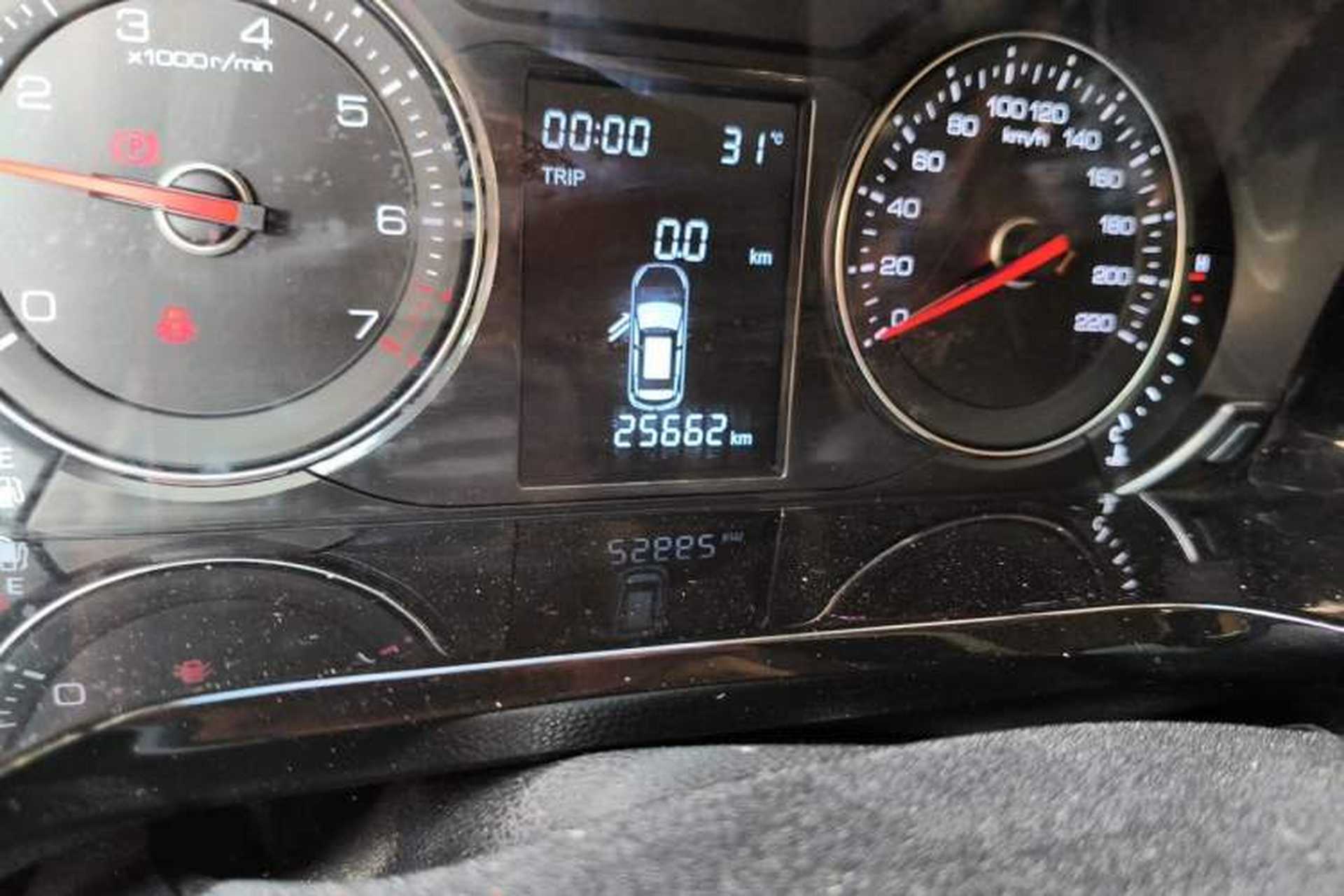Used Zotye T600 Coupe 2017 1.5T Manual Luxury Model Odometer Close Up