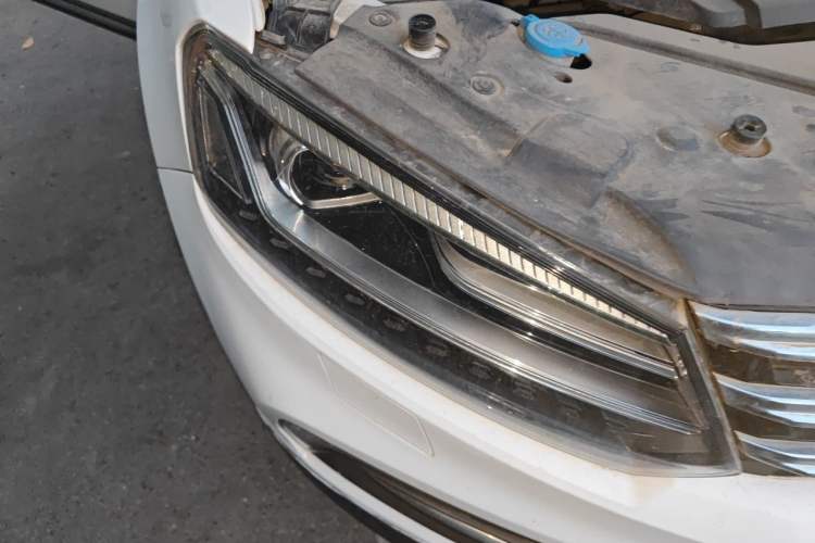 Used Zotye T600 Coupe 2017 1.5T Automatic Luxury Model Right Front Headlight