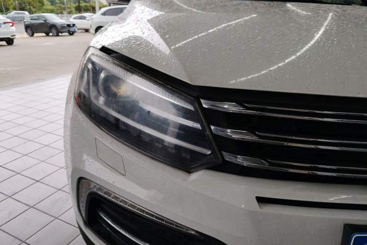 Used Zotye T600 Coupe 2017 1.5T Automatic Luxury Model Right Front Headlight
