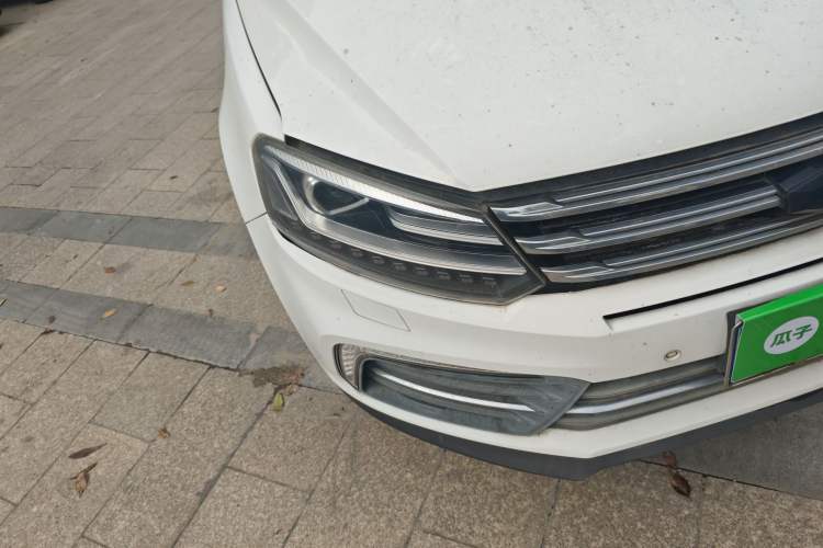Used Zotye T600 Coupe 2017 1.8T Automatic Luxury Model Right Front Headlight
