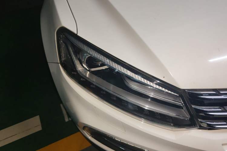 Used Zotye T600 Coupe 2017 1.5T Automatic Luxury Model Right Front Headlight
