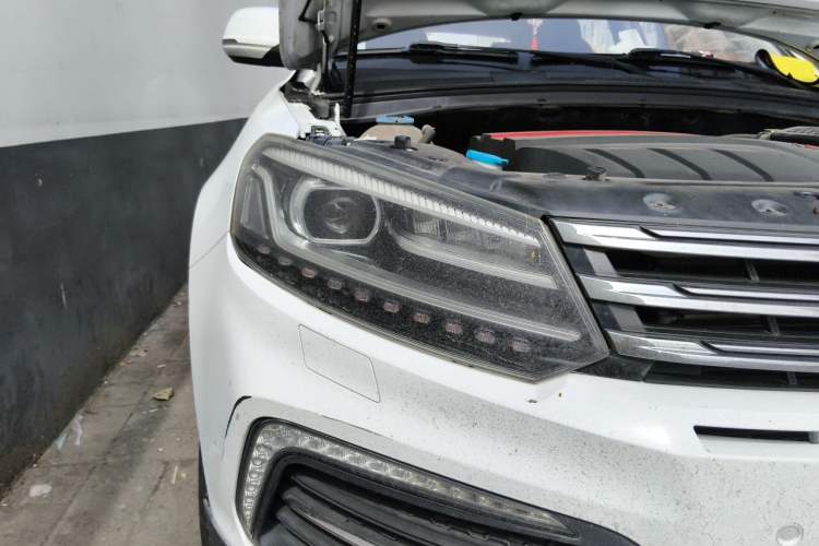 Used Zotye T600 Coupe 2017 1.8T Automatic Prestige Model Right Front Headlight