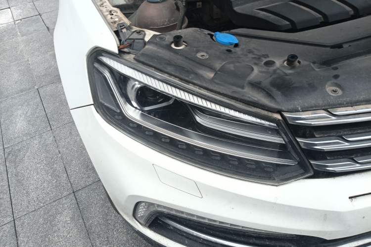 Used Zotye T600 Coupe 2017 1.5T Automatic Luxury Model Right Front Headlight