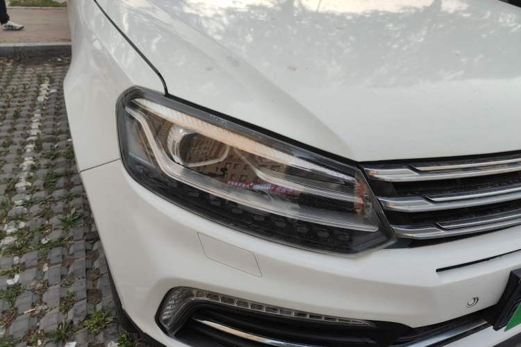 Used Zotye T600 Coupe 2017 1.5T Automatic Luxury Model Right Front Headlight