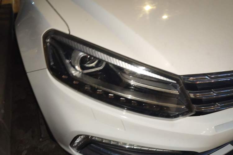 Used Zotye T600 Coupe 2017 1.5T Automatic Luxury Model Right Front Headlight