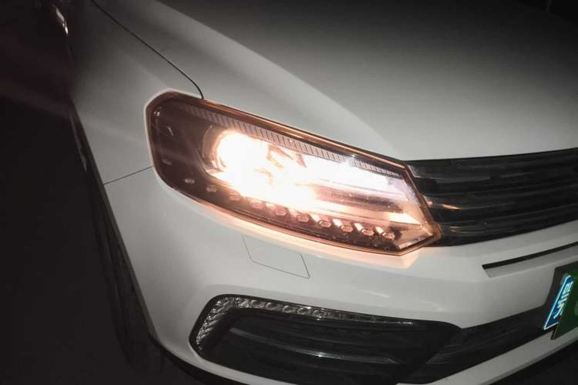 Used Zotye T600 Coupe 2017 1.5T Manual Luxury Model Right Front Headlight
