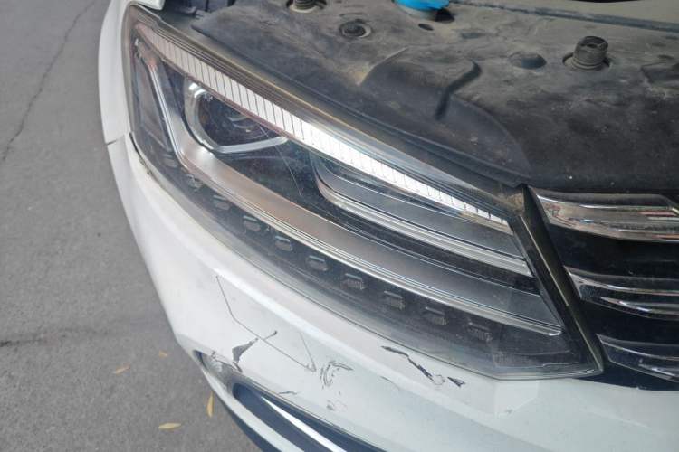 Used Zotye T600 Coupe 2017 1.5T Automatic Luxury Model Right Front Headlight