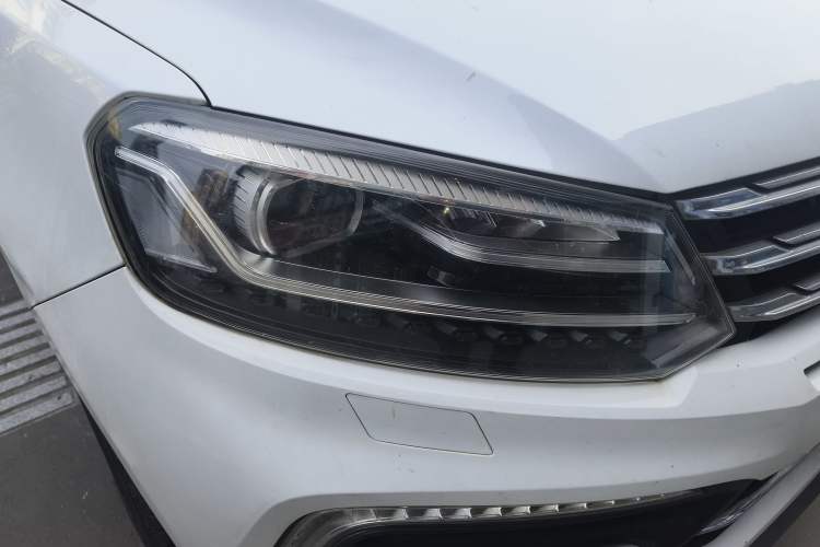 Used Zotye T600 Coupe 2017 1.5T Automatic Luxury Model Right Front Headlight