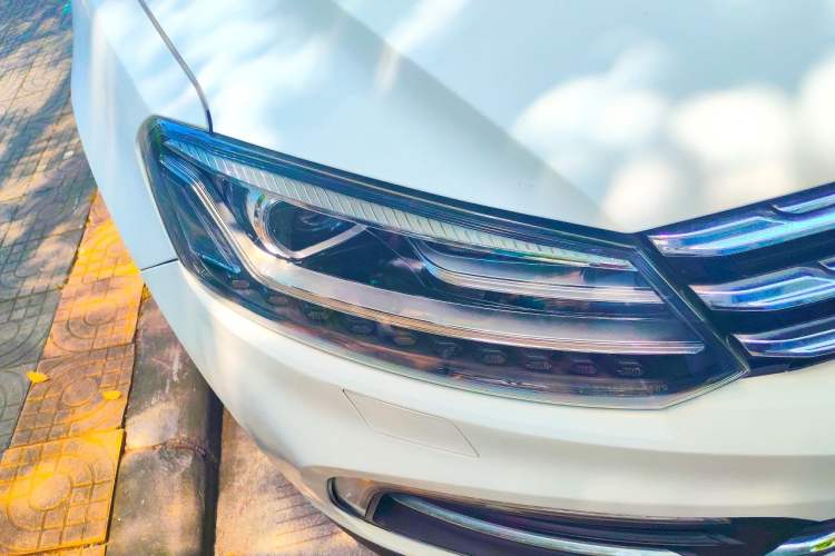 Used Zotye T600 Coupe 2017 1.5T Automatic Luxury Model Right Front Headlight