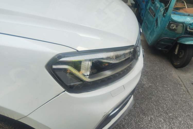 Used Zotye T600 Coupe 2017 1.5T Automatic Luxury Model Right Front Headlight