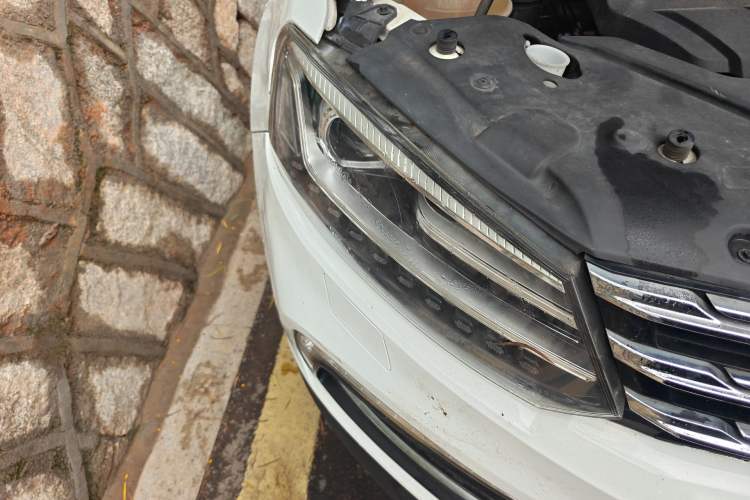 Used Zotye T600 Coupe 2017 1.5T Automatic Luxury Model Right Front Headlight