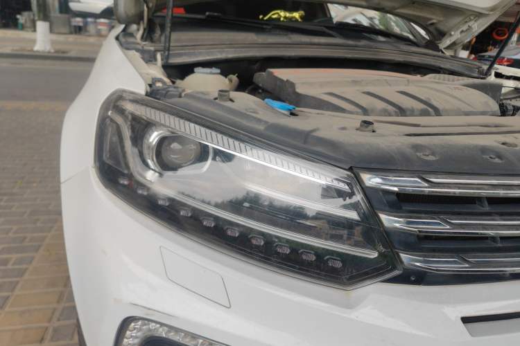 Used Zotye T600 Coupe 2017 1.5T Automatic Luxury Model Right Front Headlight