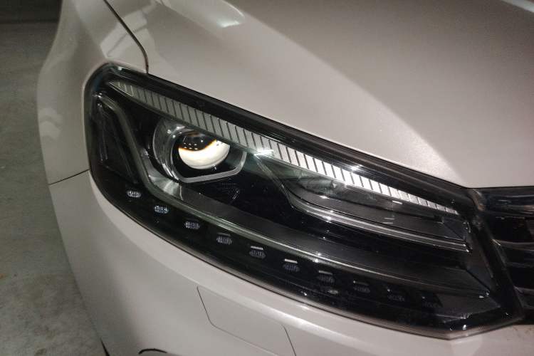 Used Zotye T600 Coupe 2017 1.5T Automatic Luxury Model Right Front Headlight