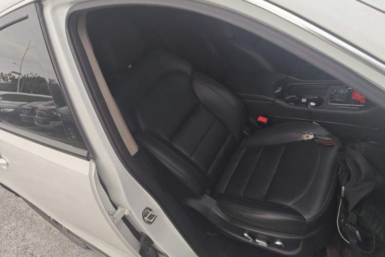 Used Zotye T600 Coupe 2017 1.5T Automatic Luxury Model Right Front Seat