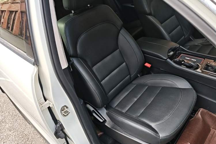 Used Zotye T600 Coupe 2017 1.5T Automatic Luxury Model Right Front Seat