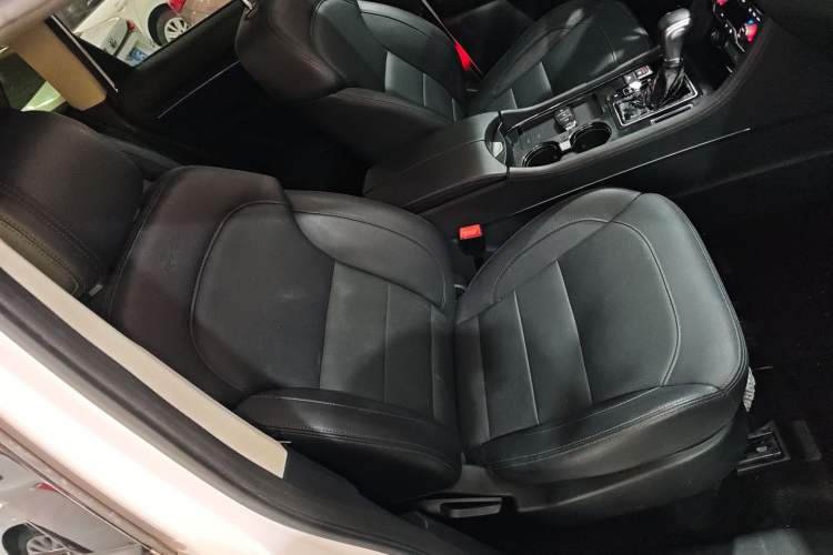 Used Zotye T600 Coupe 2017 1.5T Automatic Luxury Model Right Front Seat
