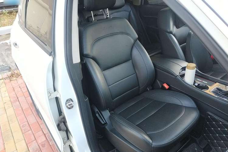 Used Zotye T600 Coupe 2017 1.5T Automatic Luxury Model Right Front Seat