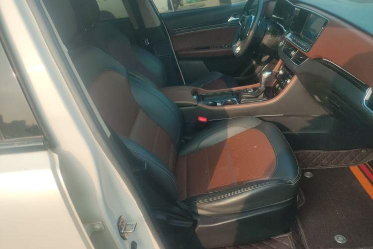 Used Zotye T600 Coupe 2017 1.5T Automatic Luxury Model Right Front Seat