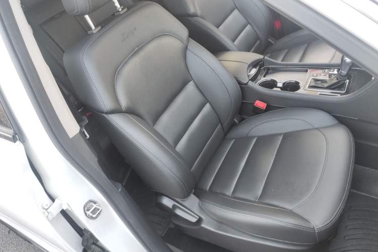 Used Zotye T600 Coupe 2017 1.5T Automatic Luxury Model Right Front Seat