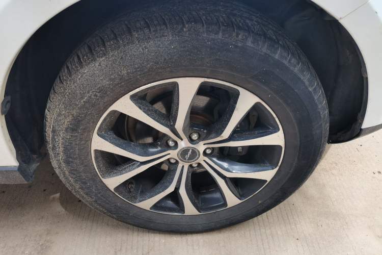 Used Zotye T600 Coupe 2017 1.5T Automatic Luxury Model Right Front Wheel Hub
