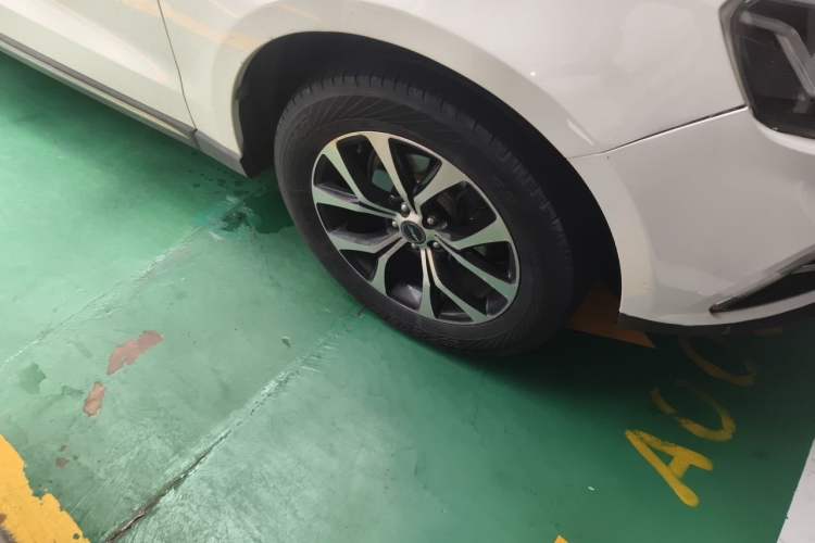 Used Zotye T600 Coupe 2017 1.5T Automatic Luxury Model Right Front Wheel Hub