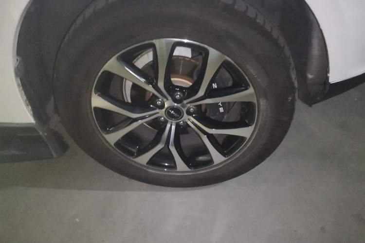 Used Zotye T600 Coupe 2017 1.5T Automatic Luxury Model Right Front Wheel Hub