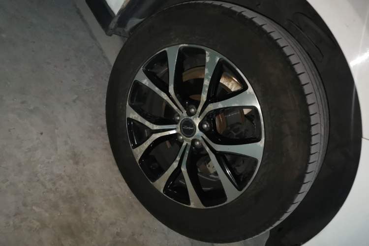 Used Zotye T600 Coupe 2017 1.5T Automatic Luxury Model Right Front Wheel Hub
