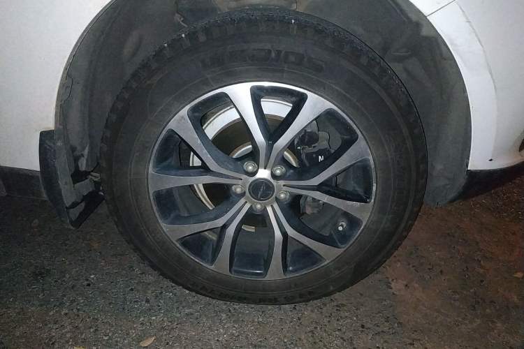 Used Zotye T600 Coupe 2017 1.5T Automatic Luxury Model Right Front Wheel Hub