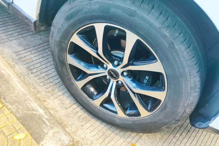 Used Zotye T600 Coupe 2017 1.5T Automatic Luxury Model Right Front Wheel Hub