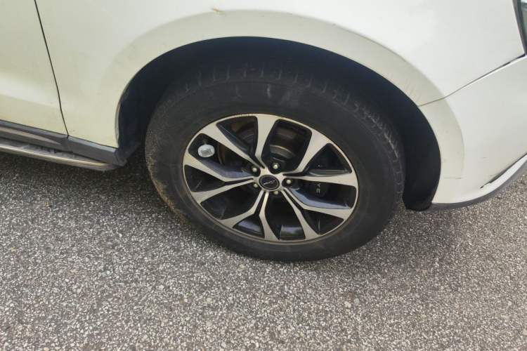 Used Zotye T600 Coupe 2017 1.5T Automatic Luxury Model Right Front Wheel Hub