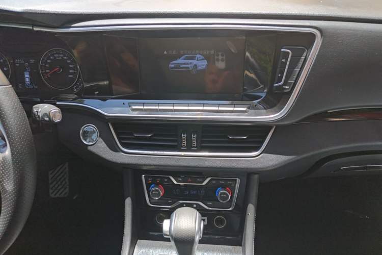 Used Zotye T600 Coupe 2017 1.5T Automatic Luxury Model Audio And AC Panel