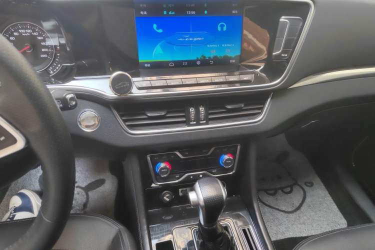 Used Zotye T600 Coupe 2017 1.5T Automatic Luxury Model Audio And AC Panel