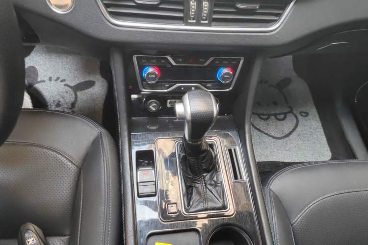 Used Zotye T600 Coupe 2017 1.5T Automatic Luxury Model Gear Lever