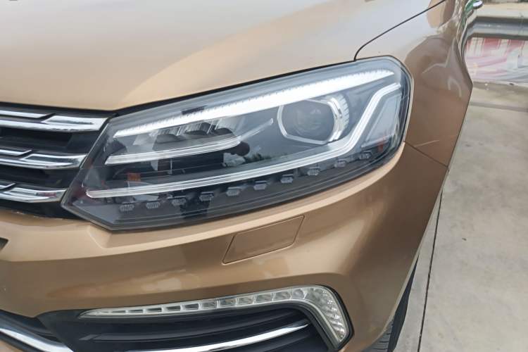 Used Zotye T600 Coupe 2017 1.5T Automatic Luxury Model Left Front Headlight