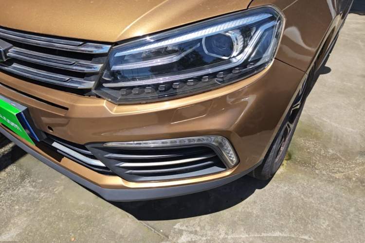 Used Zotye T600 Coupe 2017 1.5T Automatic Luxury Model Left Front Headlight