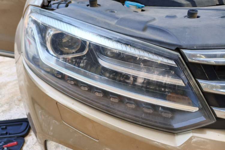 Used Zotye T600 Coupe 2017 1.5T Automatic Luxury Model Right Front Headlight