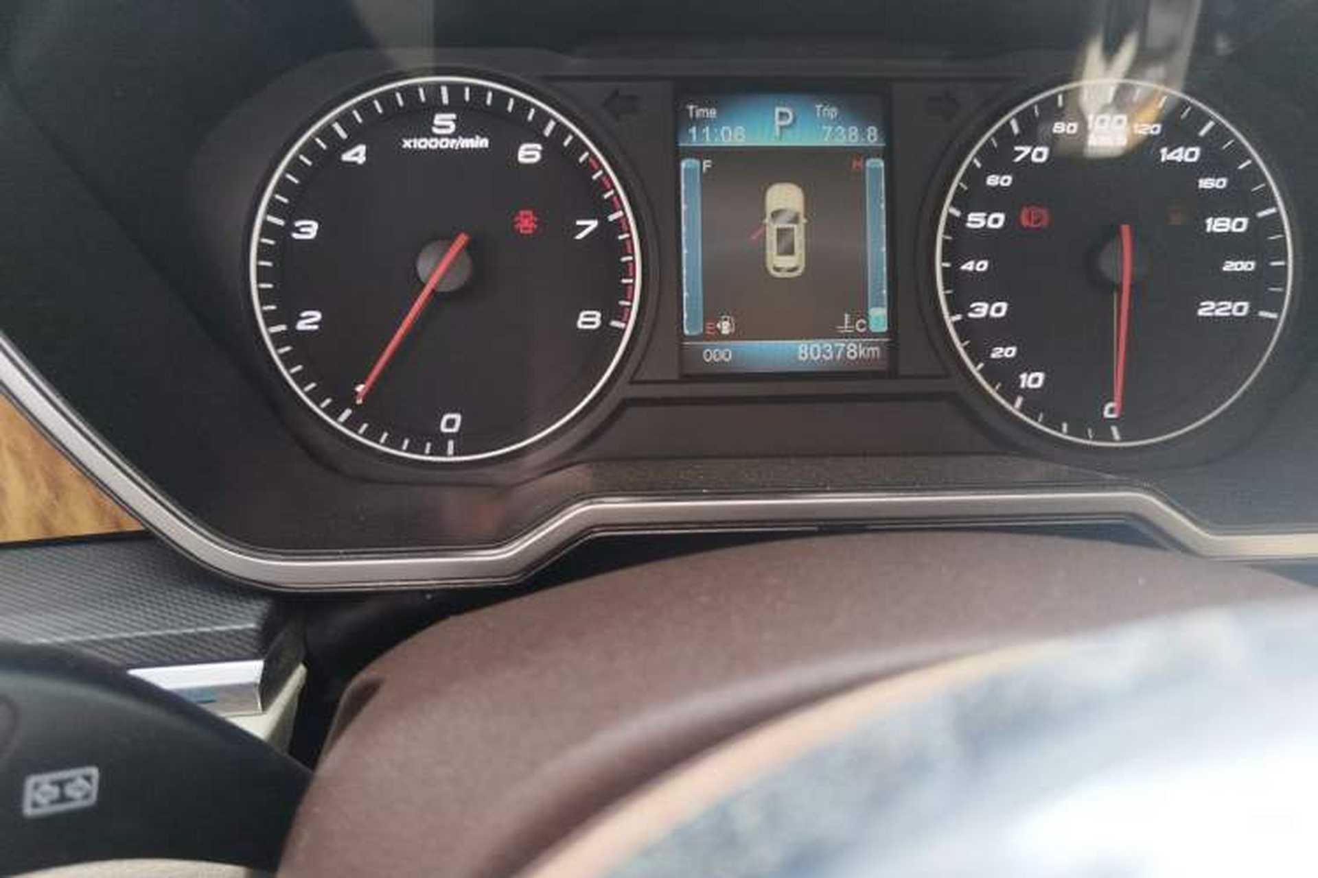Used Zotye T700 2017 1.8T Dual-Clutch Luxury Model Odometer Close Up