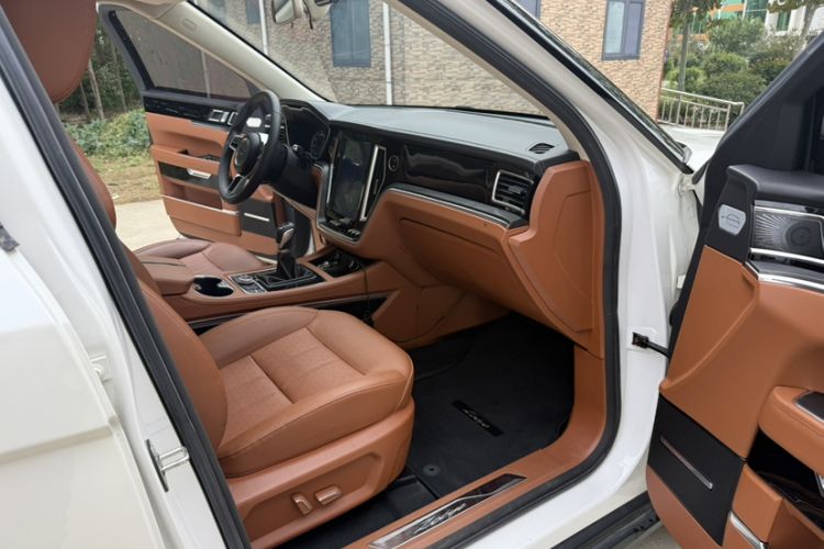 Used Zotye T700 2017 1.8T Manual Luxury Model Interior 1