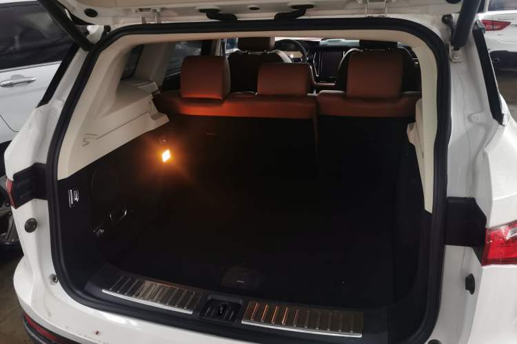 Used Zotye T700 2017 1.8T Dual-Clutch Prestige Model Trunk