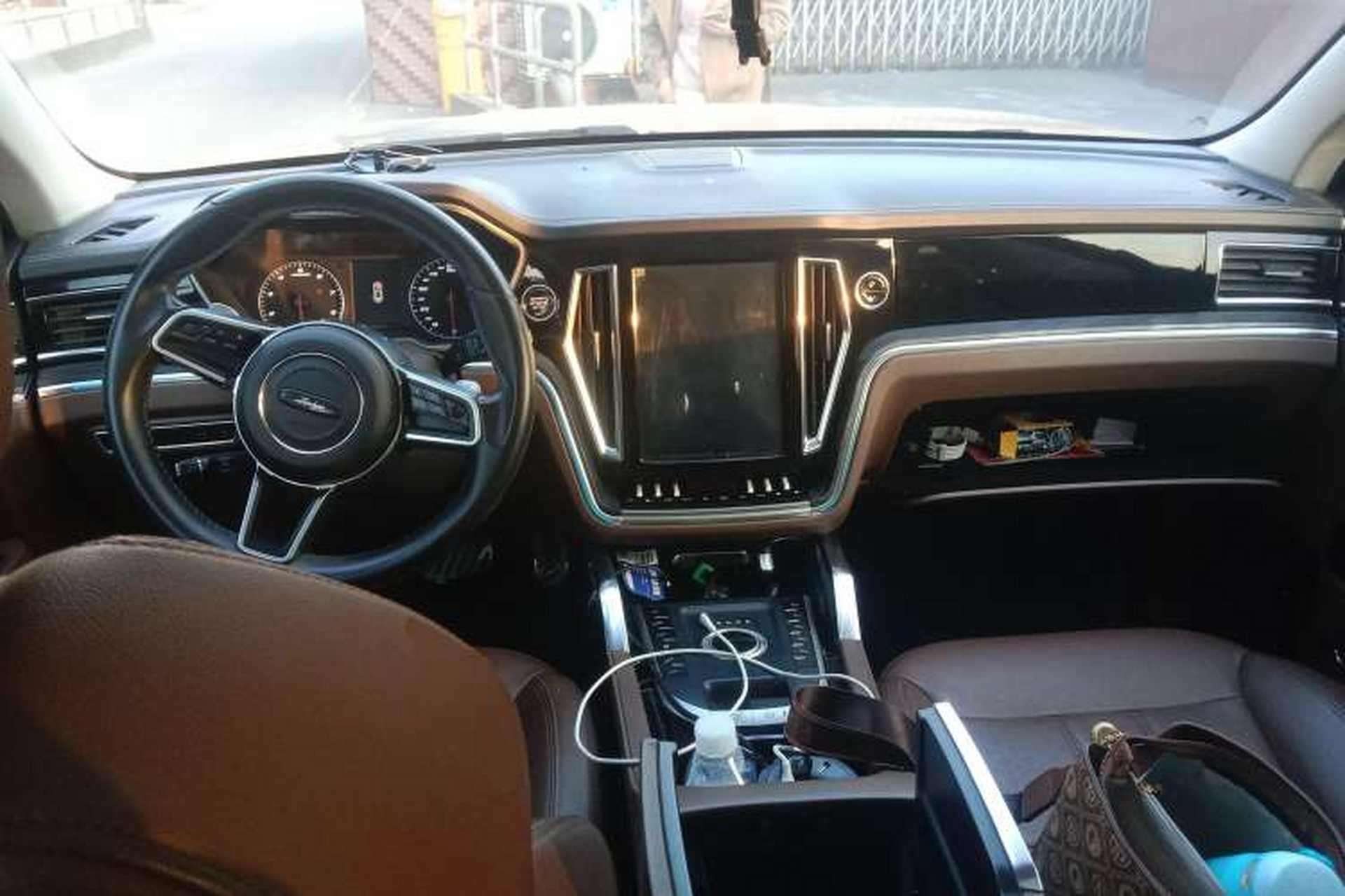 Used Zotye T700 2017 1.8T Dual-Clutch Luxury Model Center Console