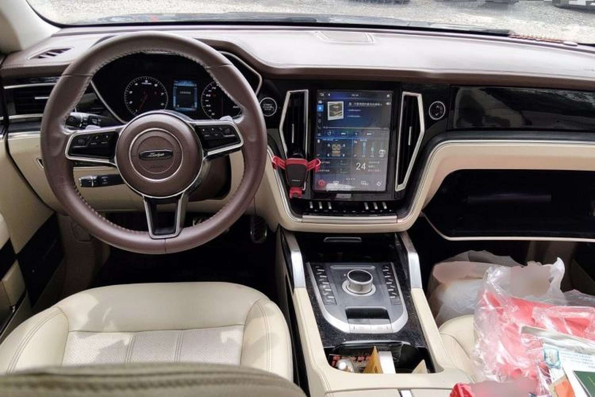 Used Zotye T700 2017 1.8T Dual-Clutch Luxury Model Center Console