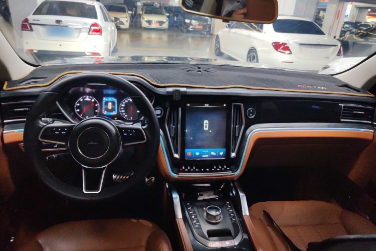 Used Zotye T700 2017 1.8T Dual-Clutch Luxury Model Center Console